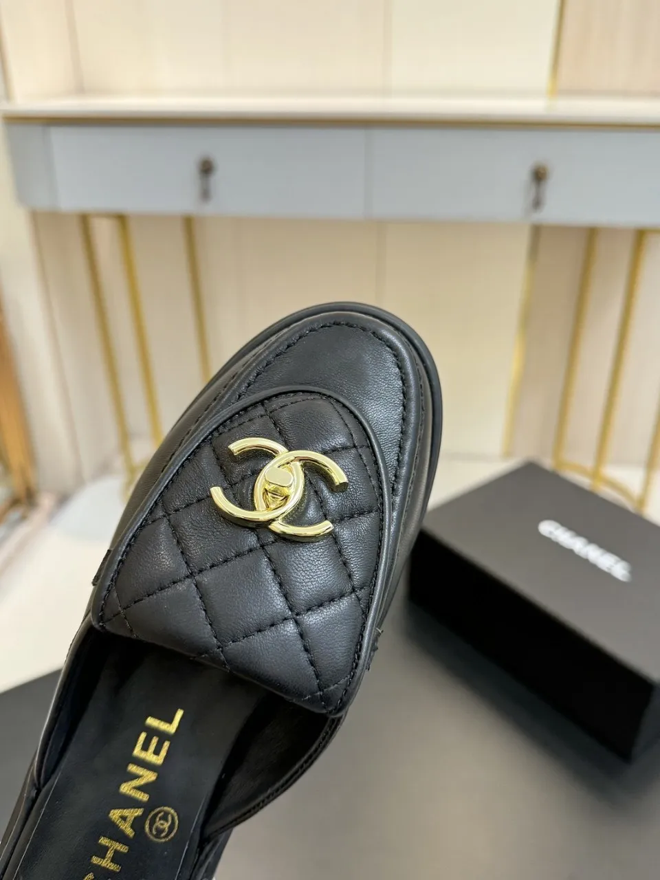 👟👟Ex-factory price 480👟👟 Xiaoxiang official website synchronizes the high version of CHANEL 2025 Chanel top buckle open-heeled shoes. The must-have hot style for early spring, the goddess series, has the elegant and ladylike temperament of Xiangjia, super attractive, irresistible, and heart-warming... ▪️The upper is imported sheepskin ▪️The lining is imported sheep lining (the same as the original version) ▪️Original model open version, genuine leather outsole🇮🇹 ▪️Standard size 35- 41 42 Customized, non-returnable